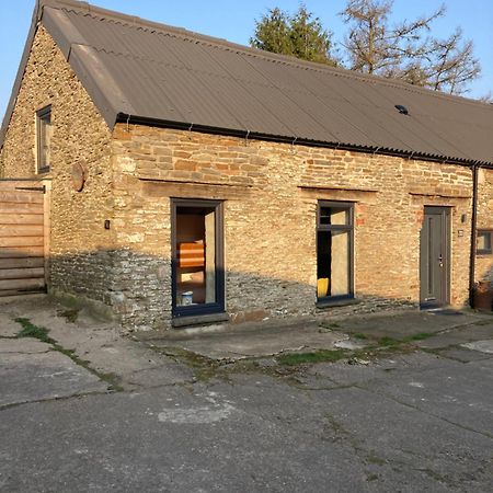 The Milking Parlour At Berthllwyd Villa Quakers Yard Eksteriør billede